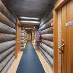 Kuukkeli Log Aurora Saariselkä