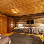 Kuukkeli Log Aurora Appart hôtel Saariselkä
