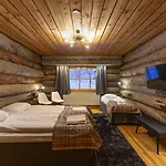 Kuukkeli Log Aurora Saariselkä