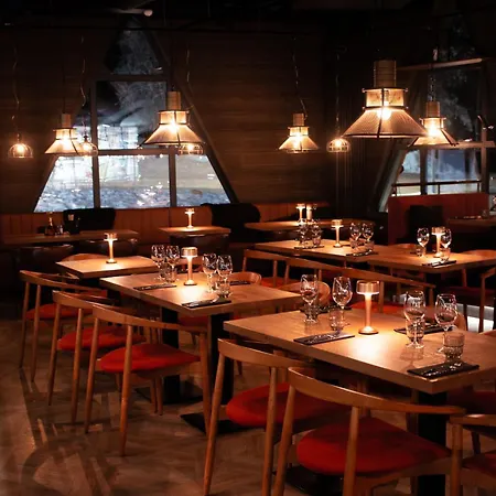 Huoneistohotelli Kuukkeli Log Aurora 4*