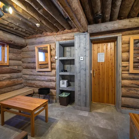 Kuukkeli Log Aurora Aparthotel 4*