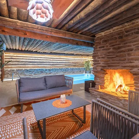 Kuukkeli Log Aurora Aparthotel 4*