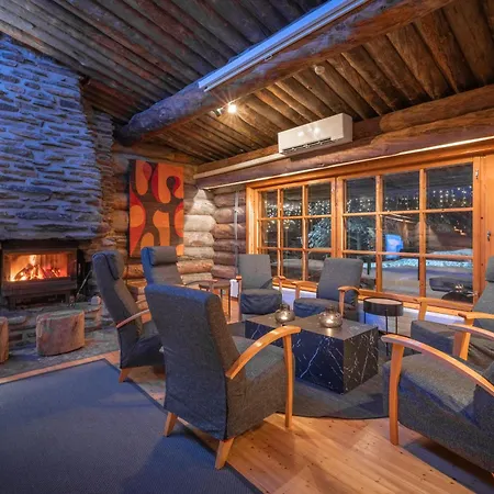 Kuukkeli Log Aurora Aparthotel 4*