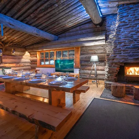 Kuukkeli Log Aurora Huoneistohotelli 4*