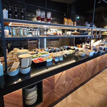 Kuukkeli Log Aurora Aparthotel 4*
