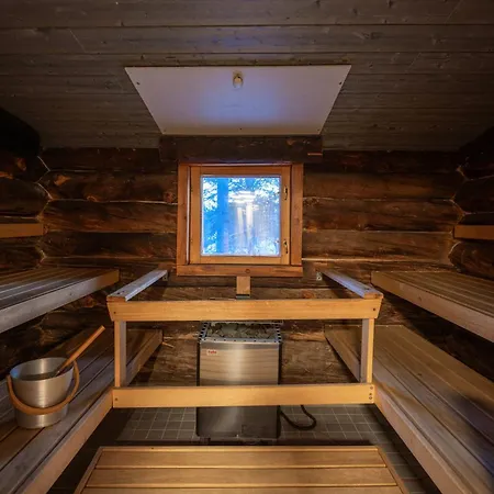 Kuukkeli Log Aurora Aparthotel 4*