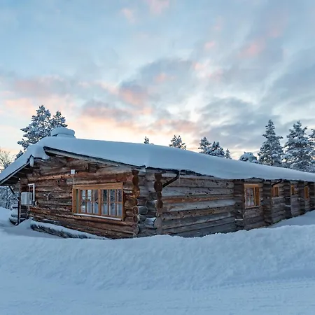 Kuukkeli Log Aurora Hotel apartamentowy Saariselkä