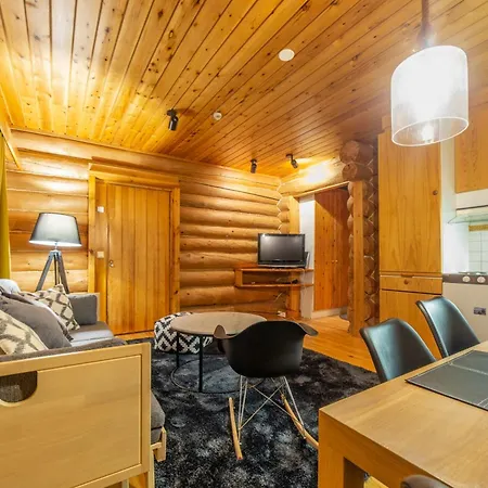 Kuukkeli Log Aurora 4*