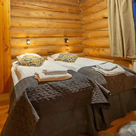 Kuukkeli Log Aurora 4*
