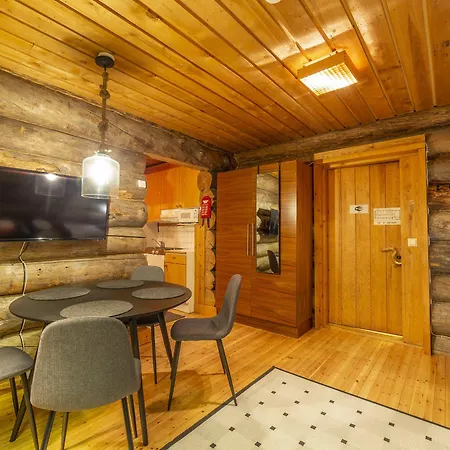 Kuukkeli Log Aurora Hotel apartamentowy Saariselkä