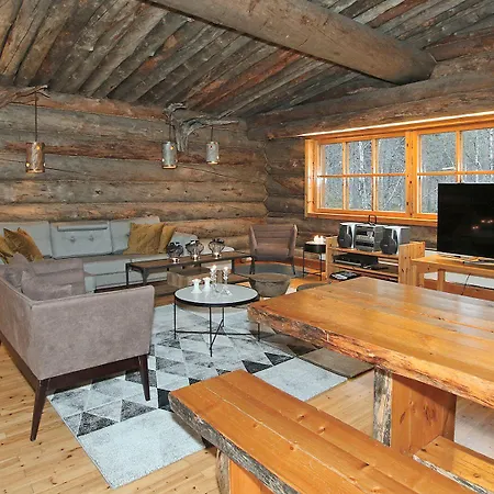 Kuukkeli Log Aurora 4* Saariselka