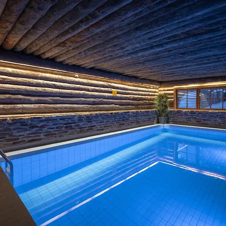 Kuukkeli Log Aurora Aparthotel 4*