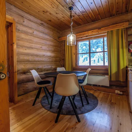 Kuukkeli Log Aurora 4*