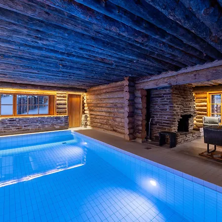 Kuukkeli Log Aurora Apartmanhotel 4*